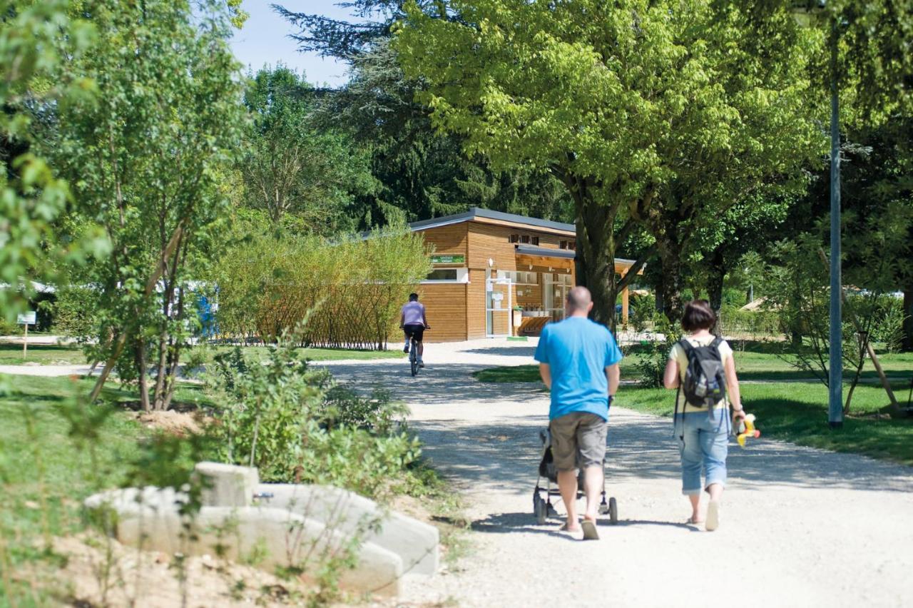 Camping Le Nid Du Parc 빌라-레-동브 외부 사진