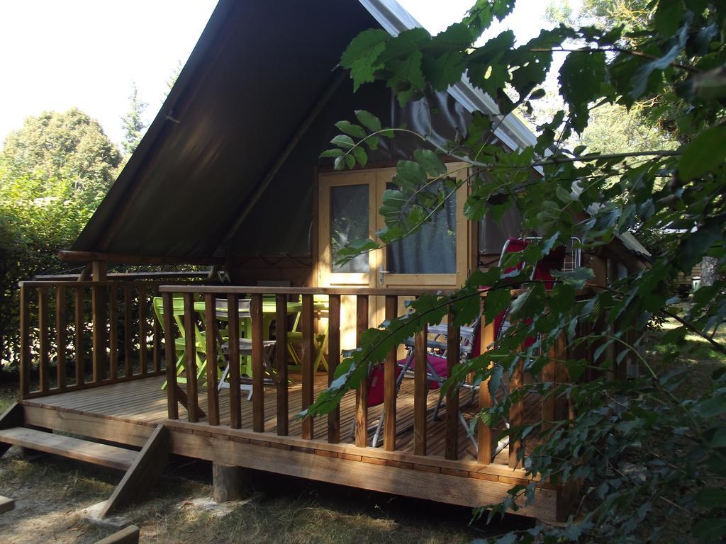 Camping Le Nid Du Parc 빌라-레-동브 외부 사진